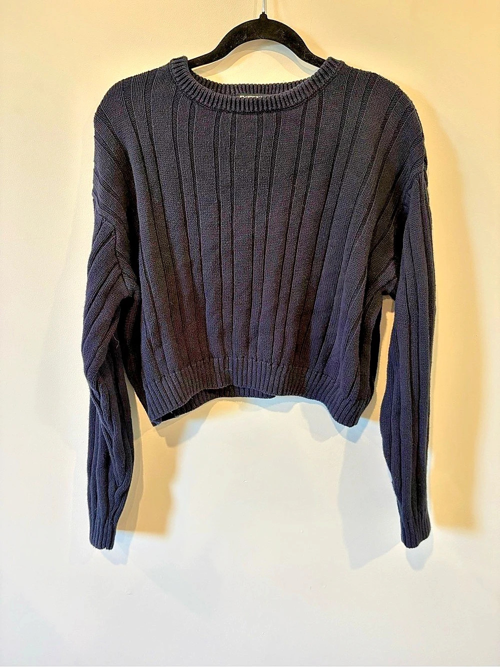 Brandy Melville Cropped Cable Knit Sweater in Navy